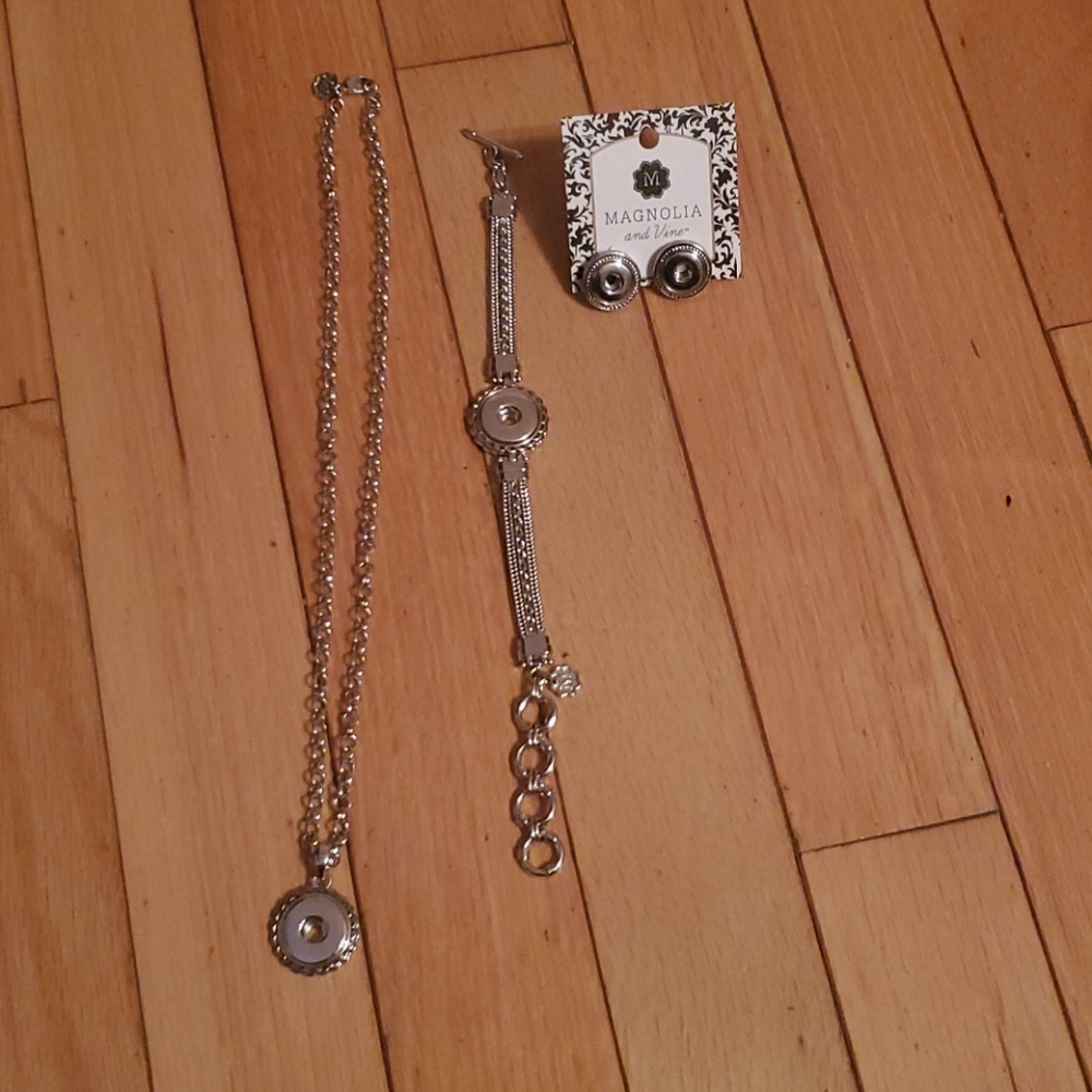 Magnolia & Vine Jewelry Lot